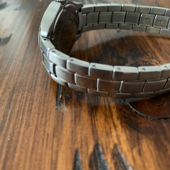 Ladies Swiss Army Watch - Picture 2 of 5